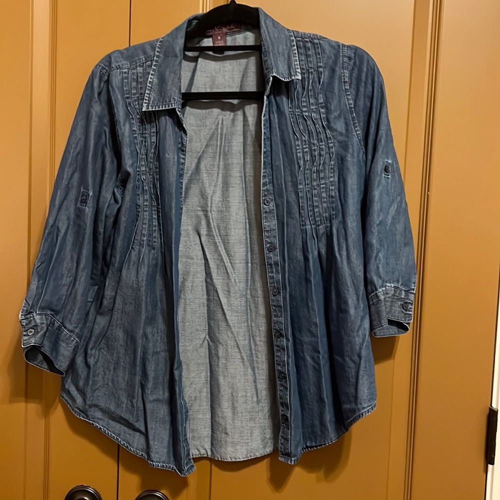 Gloria Vanderbilt Chambray Button Down
